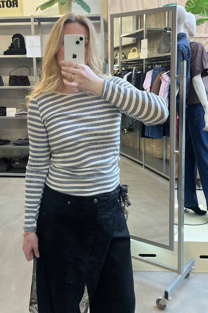 101 BW Stripes - Ecru/Marine - Nørgaard på Strøget