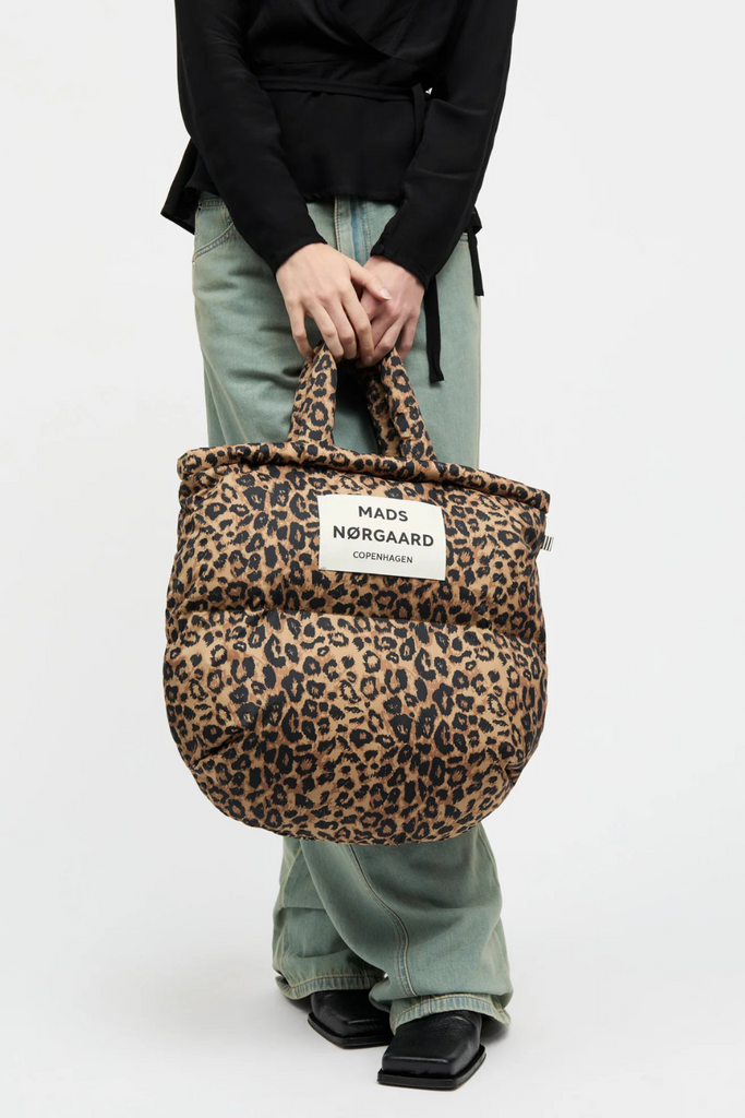 Light Ripstop Pillow AOP Bag - Leo AOP/Black - Mads Nørgaard