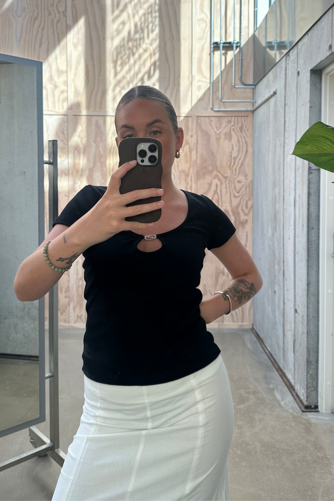 LucyRS Tee - Black - Résumé