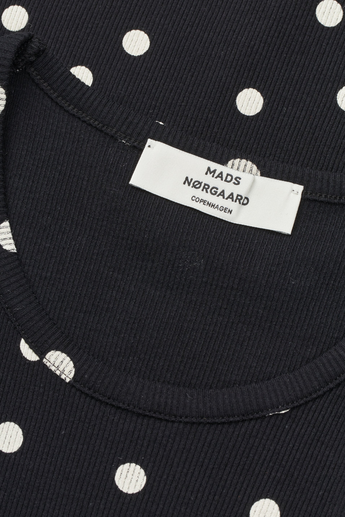 2x2 Cotton Addie Top AOP - Dot AOP Black - Mads Nørgaard