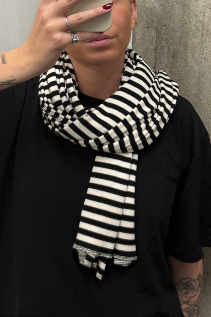 NPS Scarf Interlock 2 - Black/Ecru - Nørgaard på Strøget