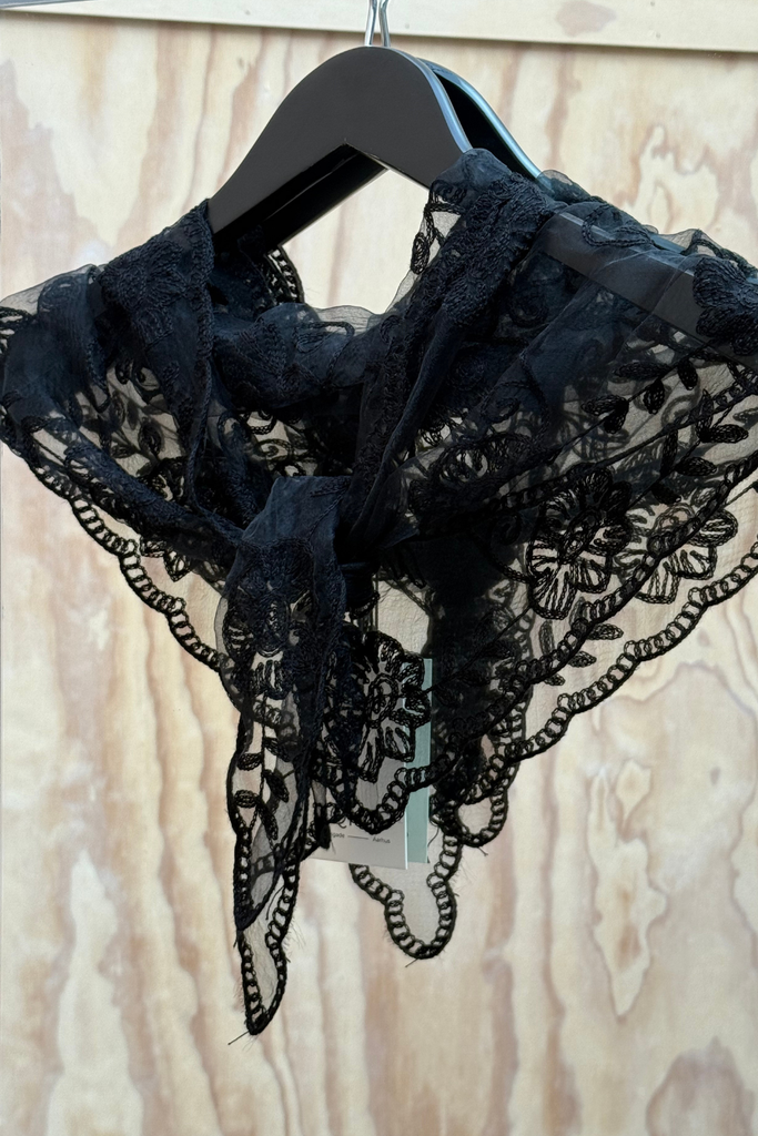 Sille Lace Scarf - Black - byQNTS