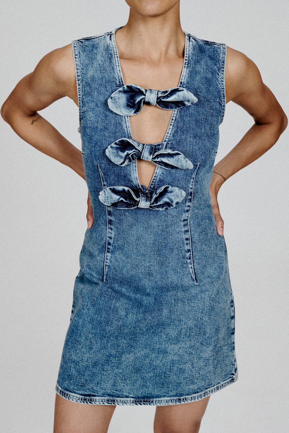 Ajki Dress - Light Denim Wash - Baum und Pferdgarten