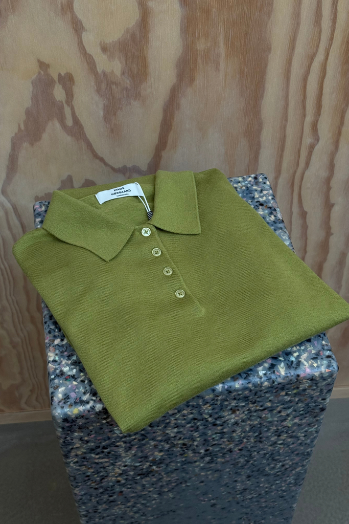 Fine Merino Rosa Polo Knit - Green Olive - Mads Nørgaard