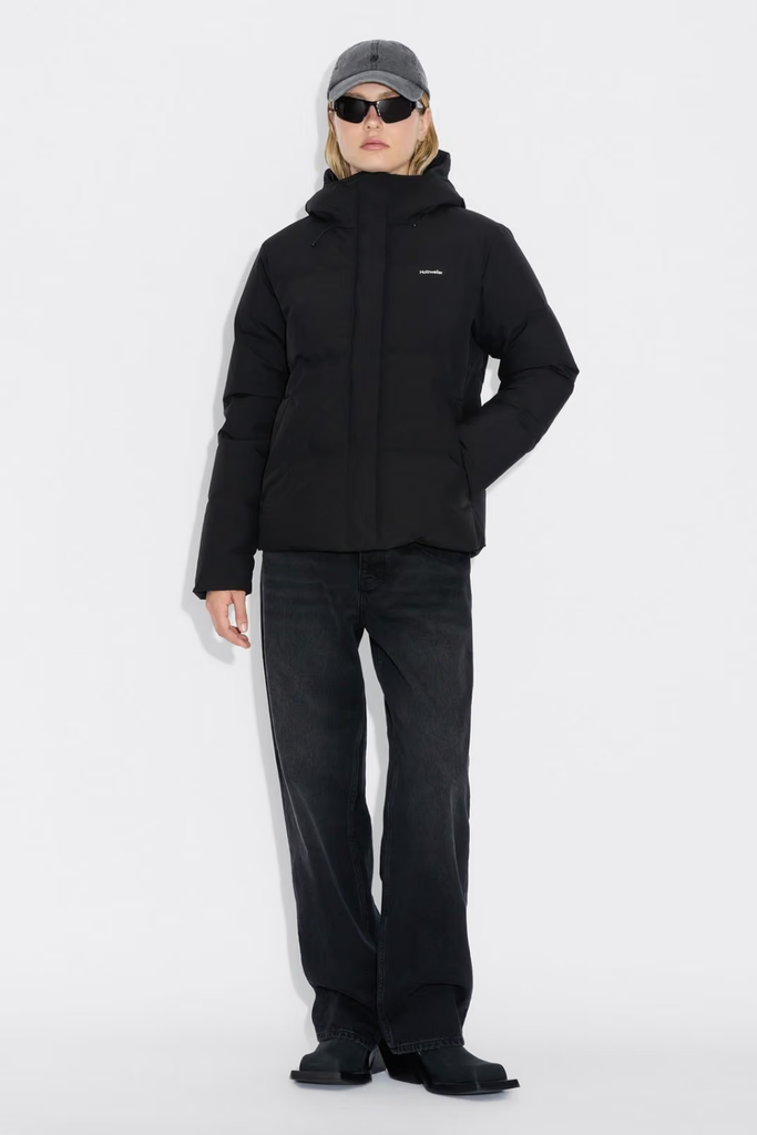Besseggen Lt Short Jacket - Black - Holzweiler