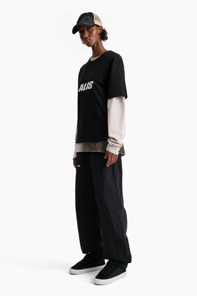 Jeron Essential T-shirt w/ Chest Logo - Solid Black - ALIS