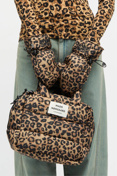 Light Ripstop Pillow AOP Glove - Leo AOP/Black - Mads Nørgaard