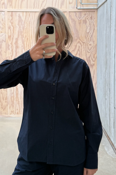 Liv Shirt - Navy - byQNTS