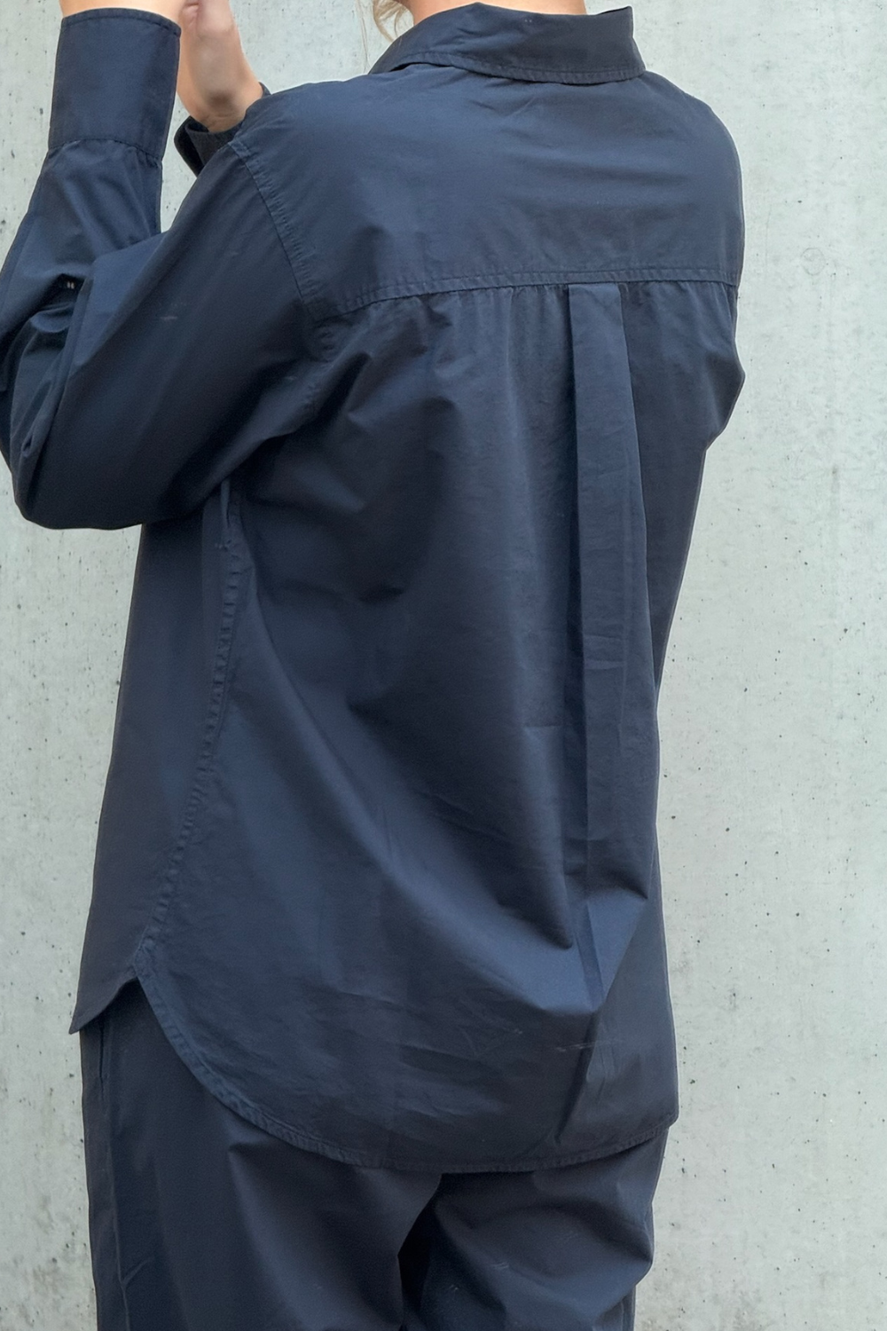 Liv Shirt - Navy - byQNTS