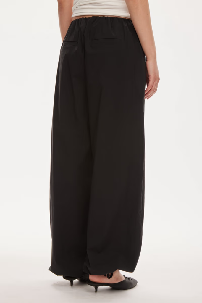 Miku Trousers - Black - Oval Square