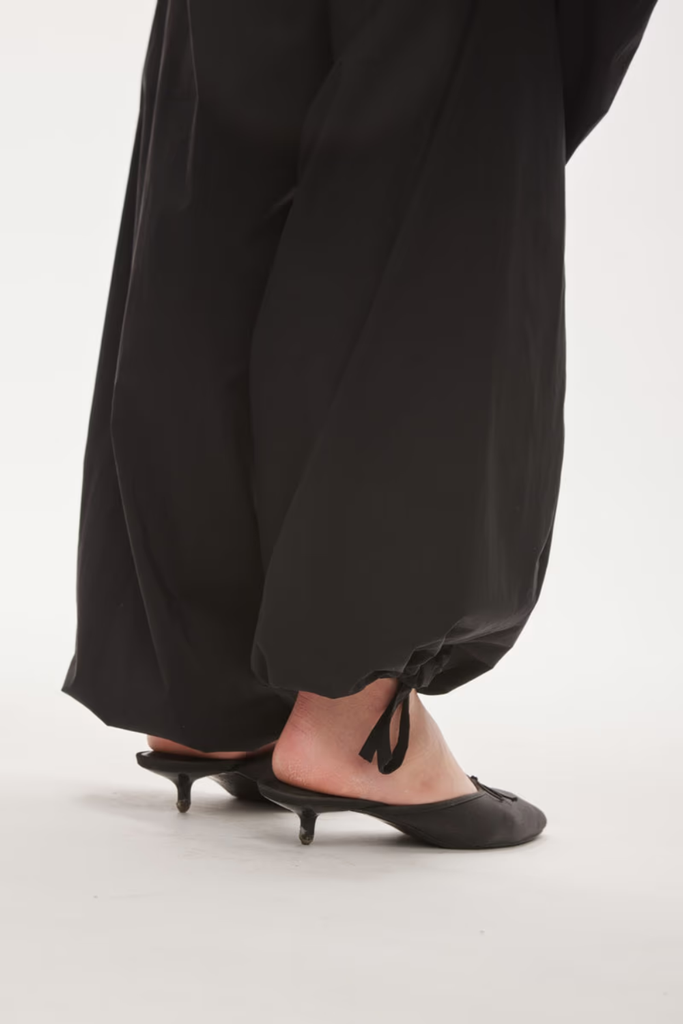 Miku Trousers - Black - Oval Square