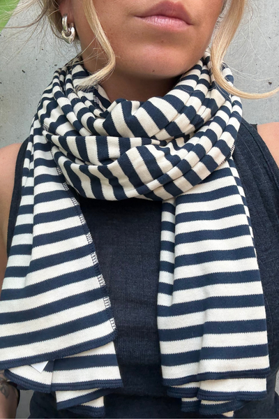 NPS Scarf Interlock 2 - Marine/Ecru - Nørgaard på Strøget