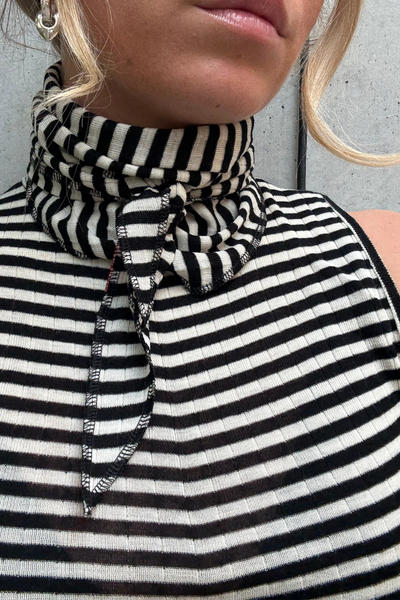 NPS Scarf Triangle Wool - Black/Ecru - Nørgaard på Strøget