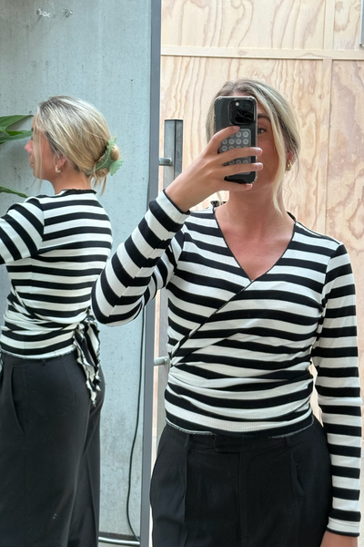 NPS Wrap Top Stripe - Black/Ecru - Nørgaard på Strøget
