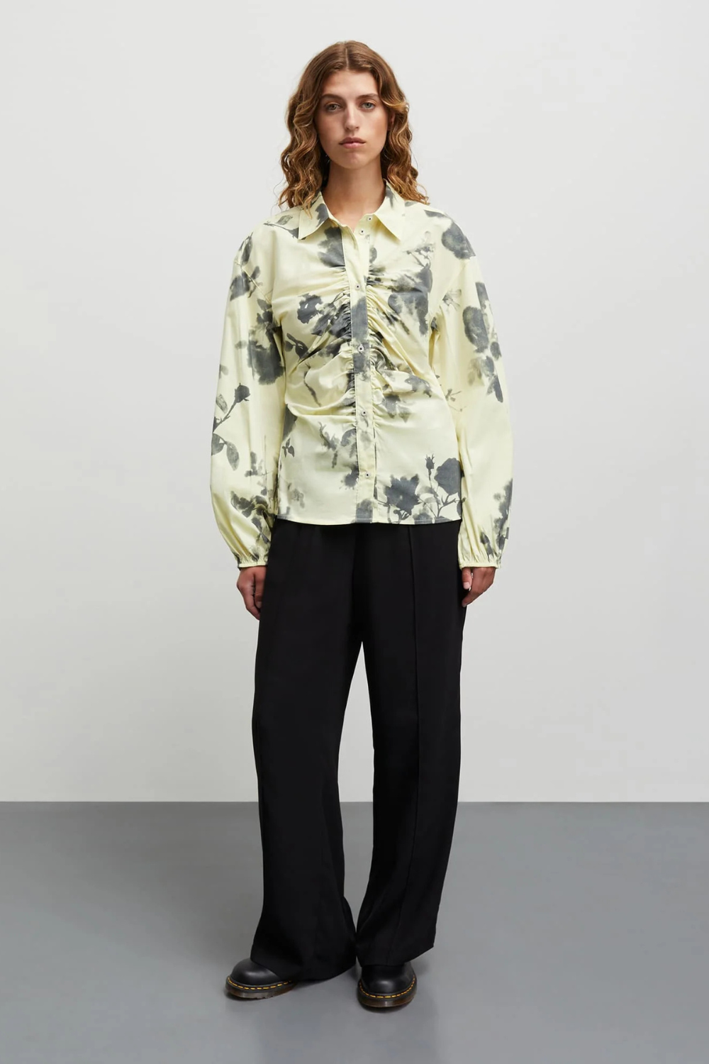 Poplinea Clara Shirt AOP - Ink Flower AOP/ Tender Yellow - Mads Nørgaard-1