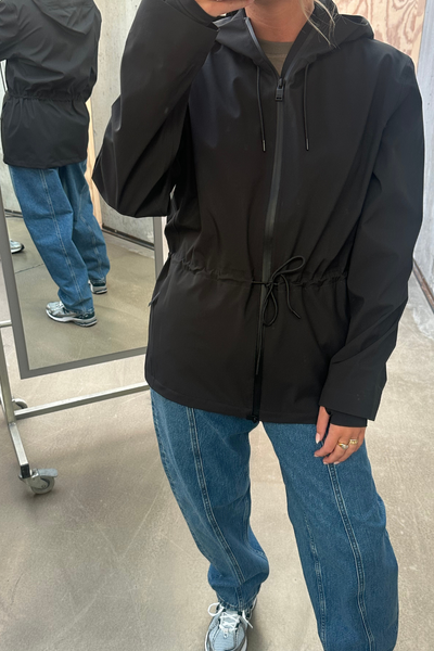 Suva Hardshell String W Jacket W3 - Black - Rains.