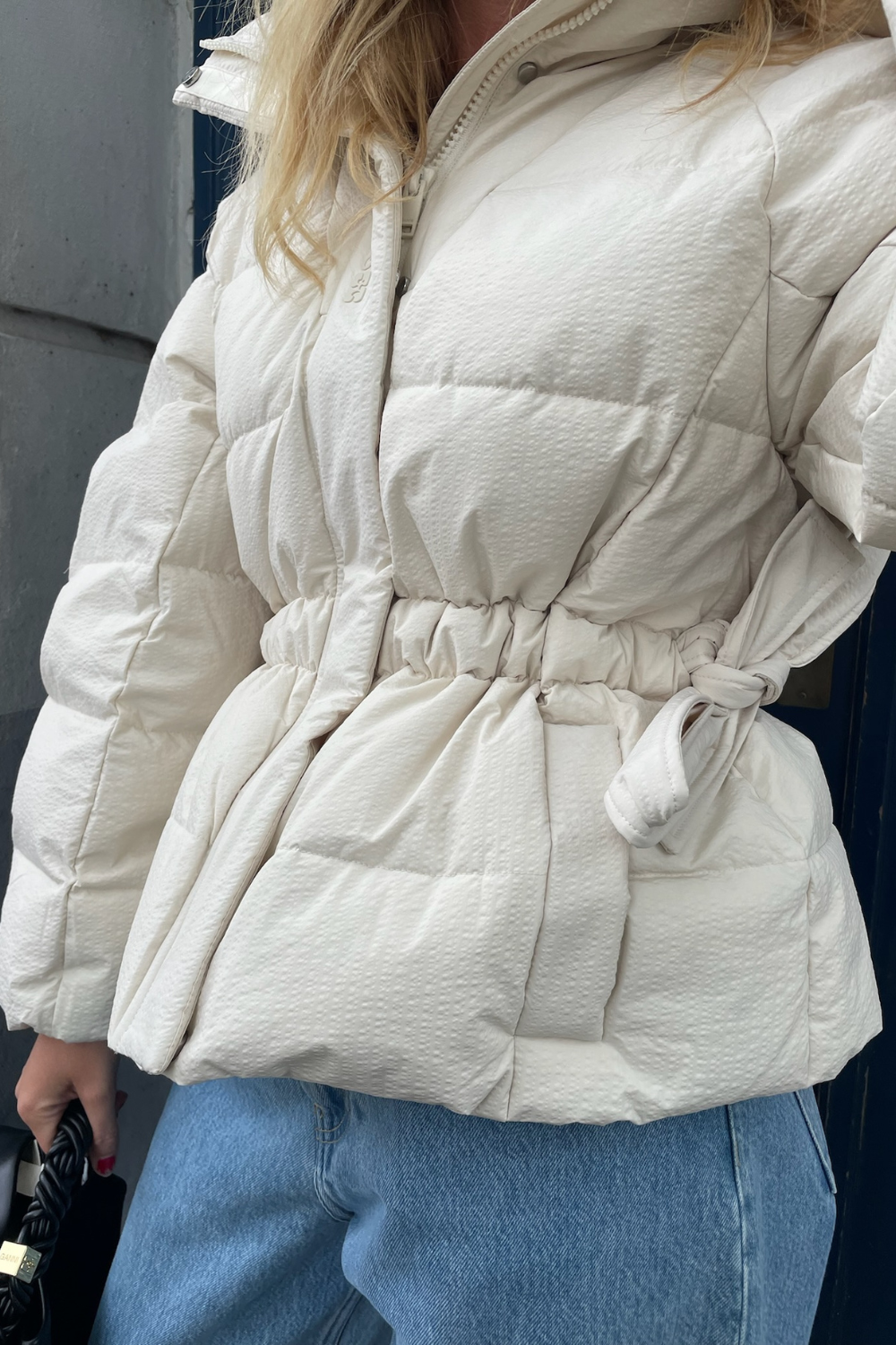 Tech Seersucker Oversized Puffer Jacket F9690 - Tofu - GANNI