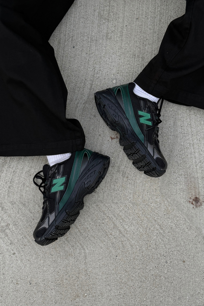 U7407T3 - Black/Nordic Green - New Balance
