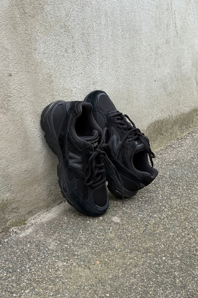 U880R3PC - Black/Black - New Balance